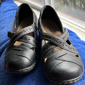Clarks Women's Black Leather Crisscross Flats